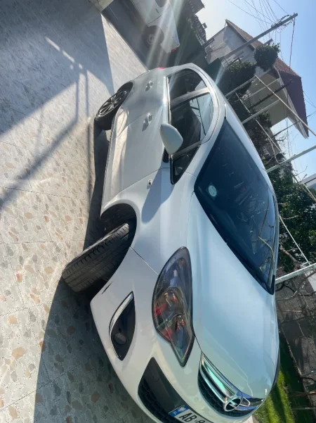 Tirane, shitet makine Opel Corsa Nafte, e bardhë manuale Kondicioner 3.800 €