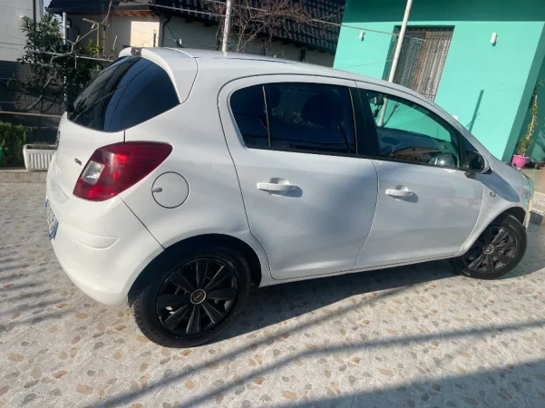 Tirane, shitet makine Opel Corsa Nafte, e bardhë manuale Kondicioner 3.800 €