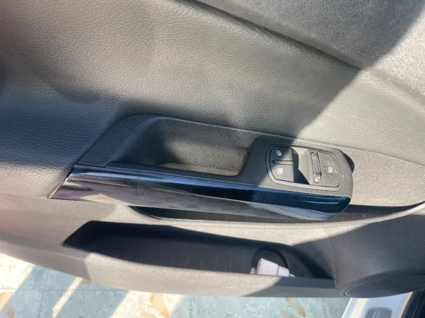 Tirane, shitet makine Opel Corsa Nafte, e bardhë manuale Kondicioner 3.800 €