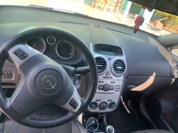 Tirane, shitet makine Opel Corsa Nafte, e bardhë manuale Kondicioner 3.800 €