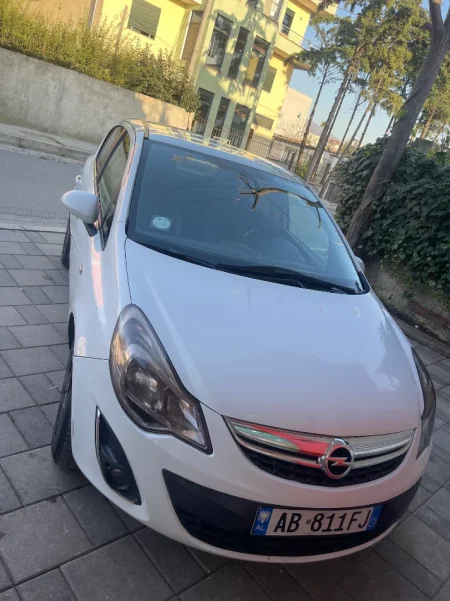 Tirane, shitet makine Opel Corsa Nafte, e bardhë manuale Kondicioner 3.800 €