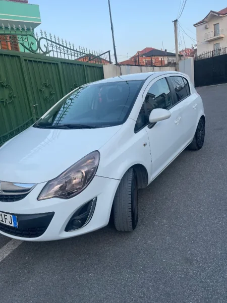 Tirane, shitet makine Opel Corsa Nafte, e bardhë manuale Kondicioner 3.800 €