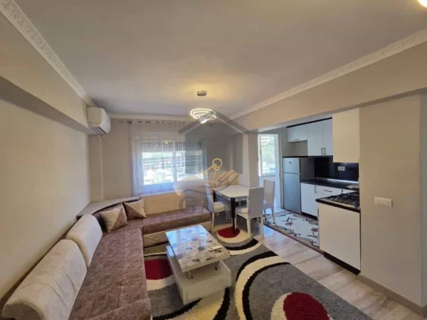 Durres, jepet me qera apartament 1+1 Kati 5, 300 €