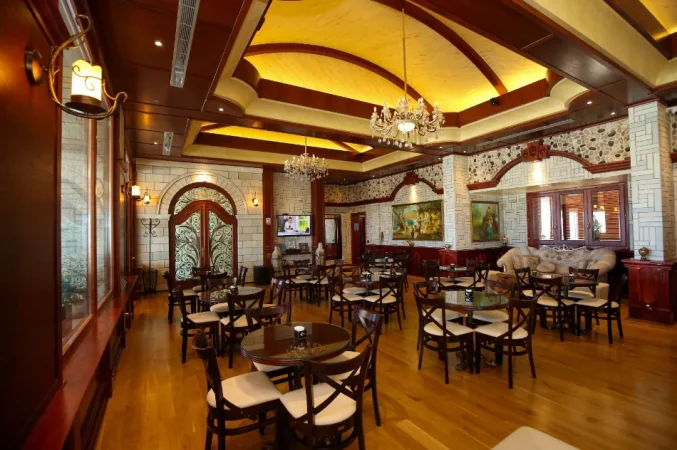 Vlore, jepet me qera hotel Kati 5, 2.400 m² 6.000.000 € (Rruga Toto Hosi – Kuzum Baba, Vlorë)