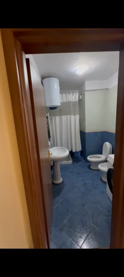 Tirane, jepet me qera apartament 2+1+Ballkon Kati 10, 111 m² 700 € (Perballe Delijorgjit)