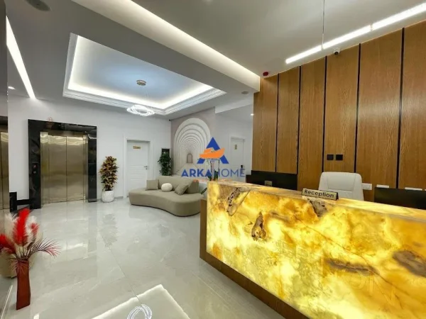 SHITET HOTEL 800M2 "RINAS, PRANE AEROPORTIT" 150000000 LEKE