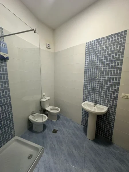 Tirane, Shitet Apartament 2+1+2 Kati 9, 126 m² 210.000 € (Unaza e Re)