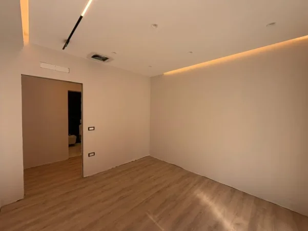 Tirane, jepet me qera apartament 2+1 Kati 2, 150 m² 1.000 € (Rruga Jordan Misja.)