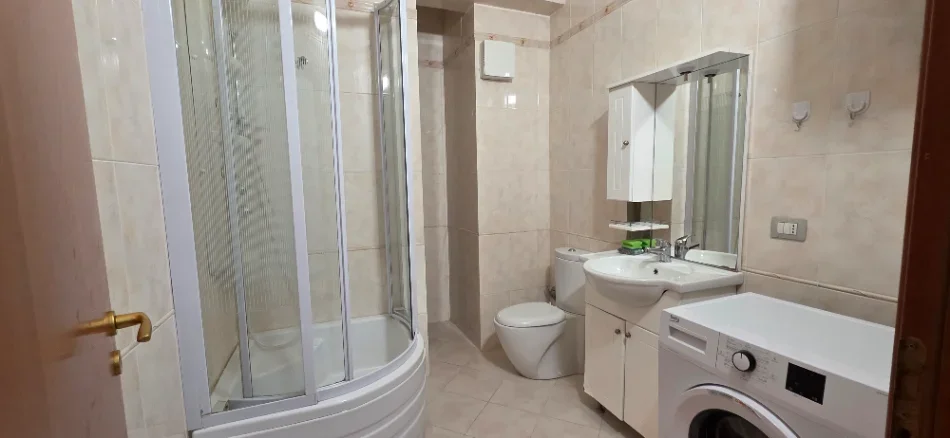 Tirane, jepet me qera 2+1+Aneks+Ballkon Kati 5, 110 m² 700 € (Komuna e parisit Lulishtja)