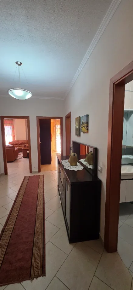 Tirane, jepet me qera 2+1+Aneks+Ballkon Kati 5, 110 m² 700 € (Komuna e parisit Lulishtja)
