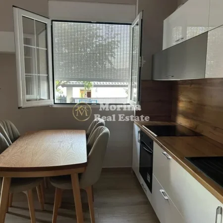 Tirane, jepet me qera apartament 1+1 Kati 1, 65 m² 350 € (Yzberisht)