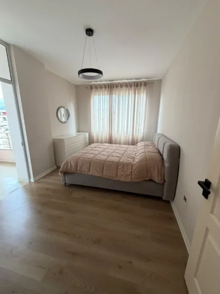Tirane, jepet me qera apartament 2+1+Ballkon Kati 6, 100 m² 600 € (Kompleksi Fratari , astir)