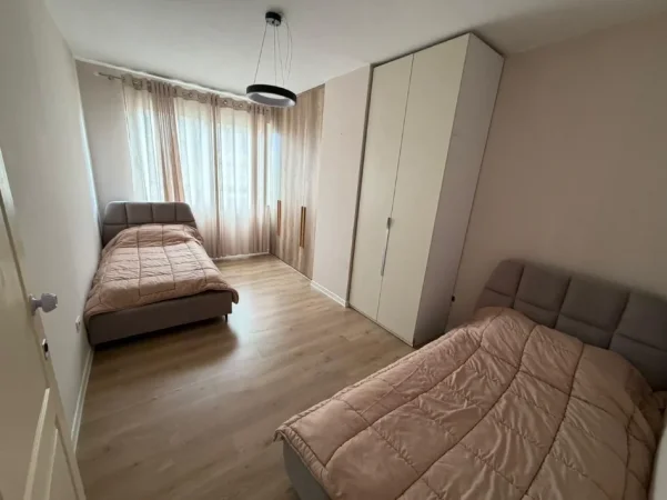 Tirane, jepet me qera apartament 2+1+Ballkon Kati 6, 100 m² 600 € (Kompleksi Fratari , astir)