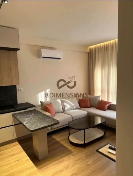 Tirane, jepet me qera apartament 1+1+Ballkon Kati 7, 55 m² 500 € (ali demi)