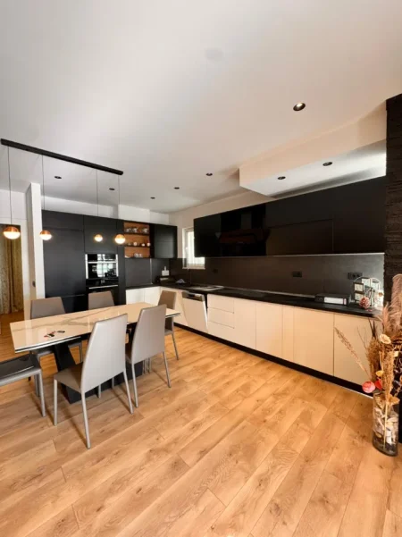 Tirane, jepet me qera apartament 3+1+Ballkon Kati 6, 360 m² 1.000 € (Rruga dalip topi)