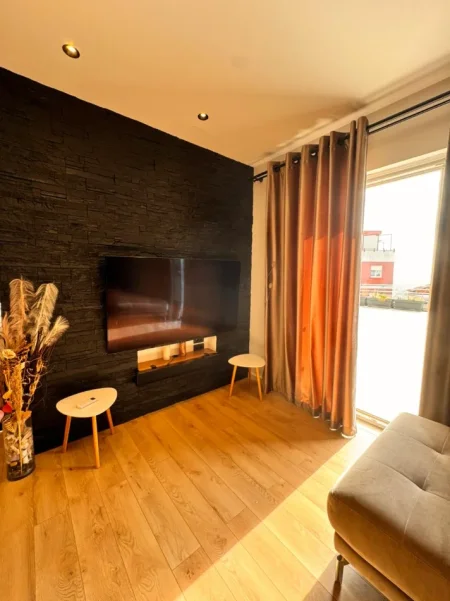 Tirane, jepet me qera apartament 3+1+Ballkon Kati 6, 360 m² 1.000 € (Rruga dalip topi)