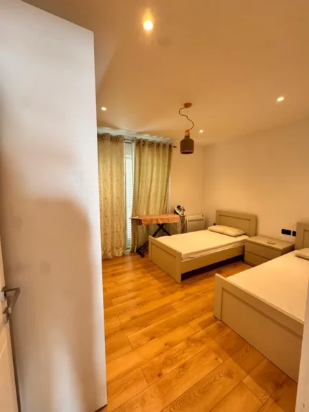 Tirane, jepet me qera apartament 3+1+Ballkon Kati 6, 360 m² 1.000 € (Rruga dalip topi)