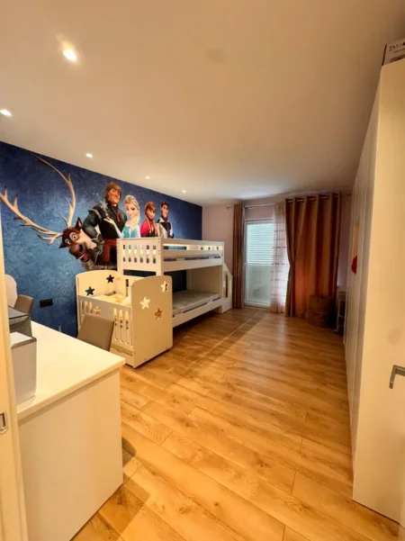 Tirane, jepet me qera apartament 3+1+Ballkon Kati 6, 360 m² 1.000 € (Rruga dalip topi)