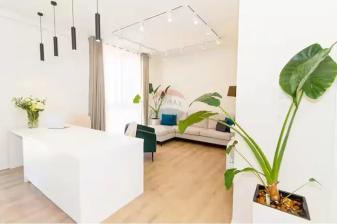 Myslym Shyri, Japim me Qira Apartament 1+1 - 800 Euro