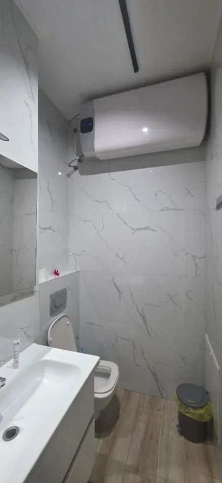 Tirane, jepet me qera apartament 2+1+Aneks+Ballkon Kati 3, 82 m² 750 € (Pazari i Ri)
