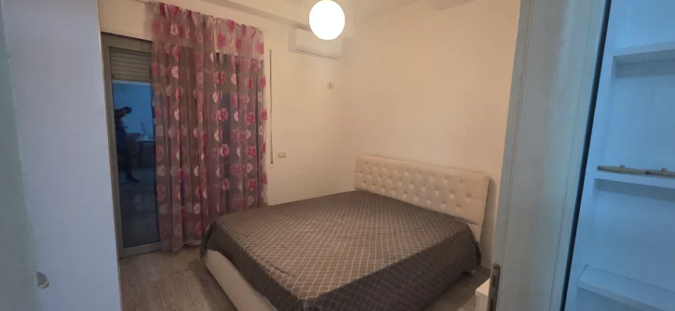 Tirane, jepet me qera apartament 2+1+Aneks+Ballkon Kati 3, 82 m² 750 € (Pazari i Ri)