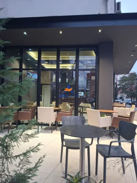 Tirane, shitet lokal Kati 0, 40 m² 146.000 €
