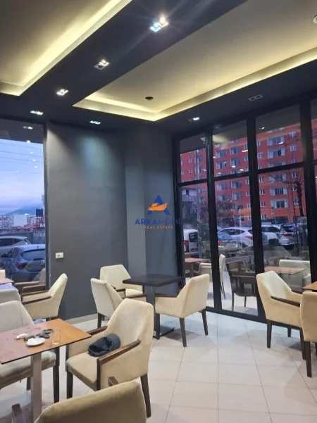 Tirane, shitet lokal Kati 0, 40 m² 146.000 €