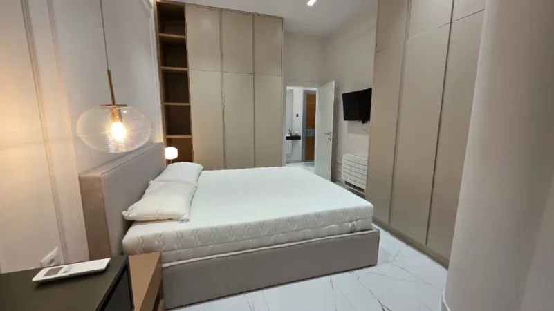 Tirane, jepet me qera apartament 1+1 Kati 2, 80 m² 1.100 € (qender)