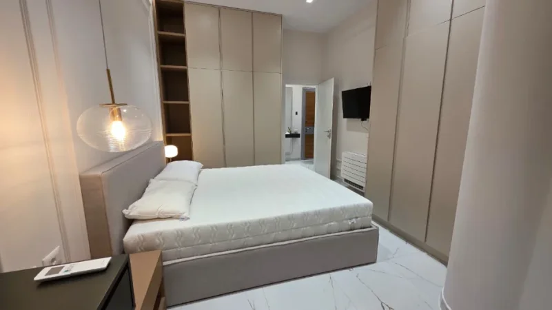 Tirane, jepet me qera apartament 1+1 Kati 2, 80 m² 1.100 € (qender)