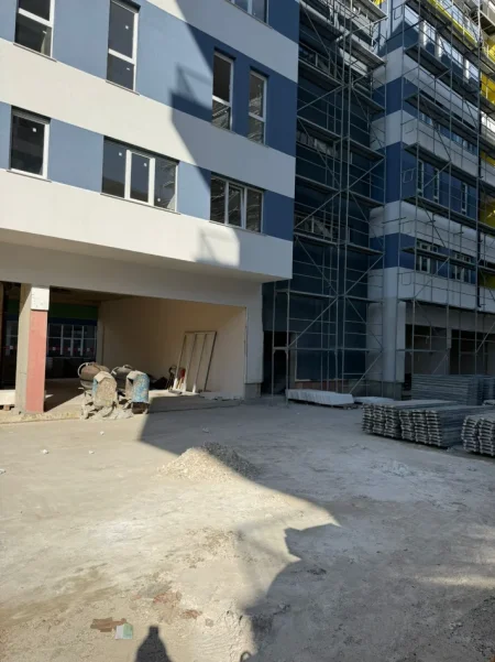 Tirane, shitet apartament 2+1+Ballkon Kati 3, 104 m² 120.000 € (Univers City)