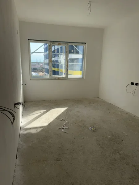 Tirane, shitet apartament 2+1+Ballkon Kati 3, 104 m² 120.000 € (Univers City)