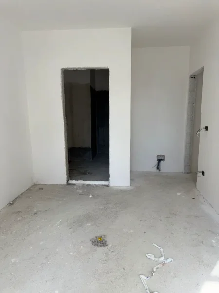 Tirane, shitet apartament 2+1+Ballkon Kati 3, 104 m² 120.000 € (Univers City)