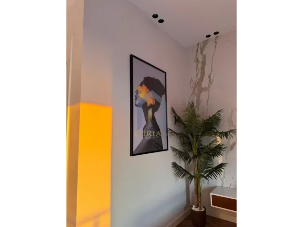 Vlore, shitet apartament 1+1 Kati 0, 112 m² 290.000 € (2 Garzoniere per shitje ne Vlore Buze Detit)