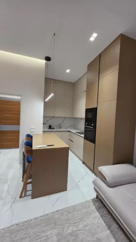 Tirane, jepet me qera apartament 1+1 Kati 2, 80 m² 1.100 € (qender)