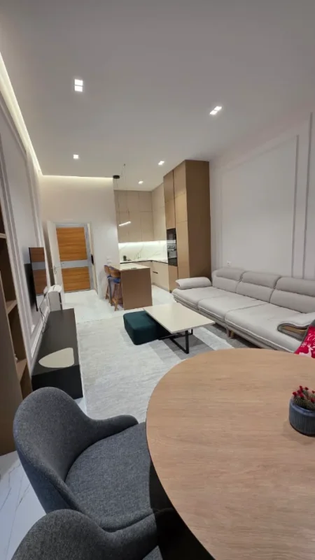 Tirane, jepet me qera apartament 1+1 Kati 2, 80 m² 1.100 € (qender)