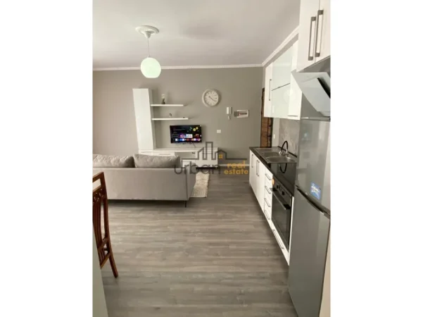 Tirane, jepet me qera apartament 1+1 Kati 2, 77 m² 450 € (Bulevardi i ri)