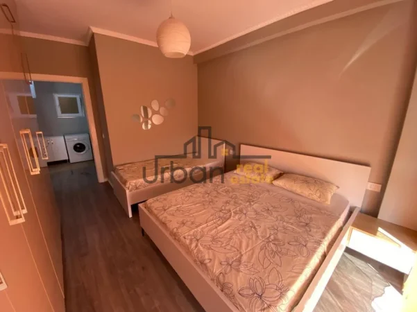 Tirane, jepet me qera apartament 1+1 Kati 2, 77 m² 450 € (Bulevardi i ri)