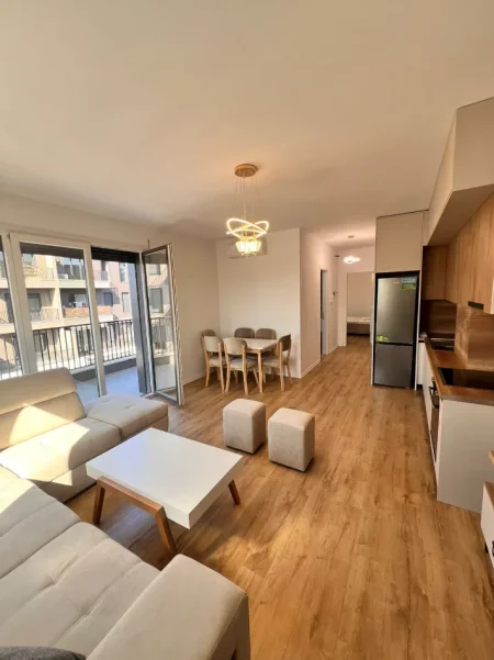 Tirane, jepet me qera apartament 1+1 , 82 m² 600 € (Don Bosko)