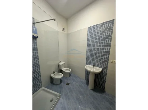 Tirane, shitet apartament 2+1 Kati 9, 126 m² 210.000 € (Unaza e Re)