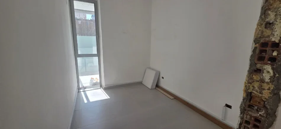 Tirane, jepet me qera ambjent biznesi Kati 0, 230 m² 3.000 € (Stadiumi Dinamo)