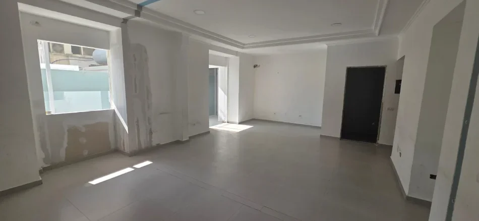 Tirane, jepet me qera ambjent biznesi Kati 0, 230 m² 3.000 € (Stadiumi Dinamo)