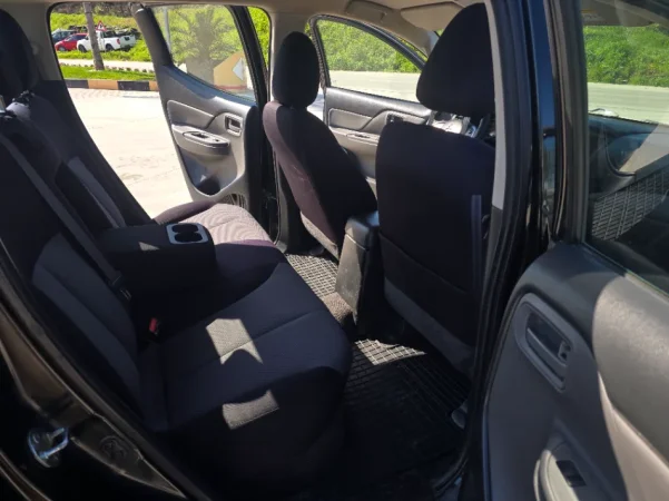 Fier, shitet SUV Mitsubishi L 200 2,4 TDCI Nafte, e zeze manuale Klima 146.000 km 1 €