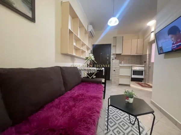 Tirane, jepet me qera apartament , 55 m² 