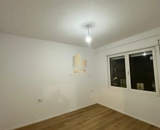 Tirane, jepet me qera ambjent biznesi Kati 1, 66 m² 400 € (Astir, Simacom)