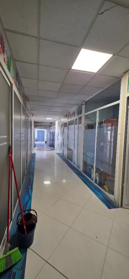 Tirane, jepet me qera ambjent biznesi Kati 0, 1 m² 1.000 € (Bashkia Kombinat)