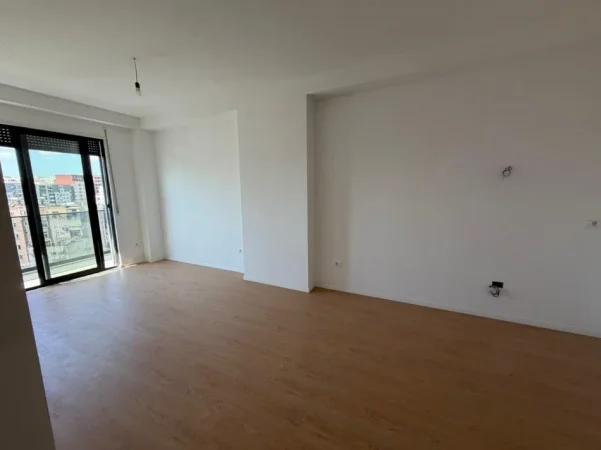 Tirane, jepet me qera ambjent biznesi Kati 5, 80 m² 700 € 