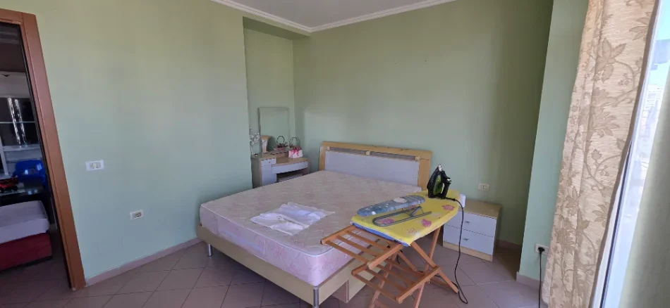 Tirane, jepet me qera apartament 1+1 , 600 € (Ish ambasada jugosllave)