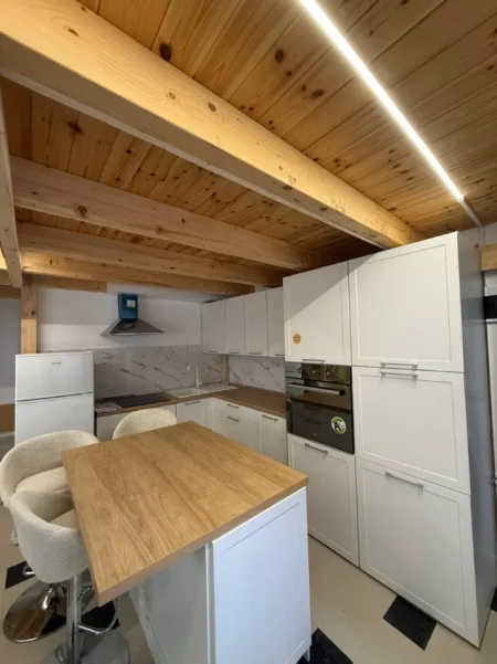 Tirane, jepet me qera apartament duplex Dublex Kati 1, 70 m² 650 € (Selvia)