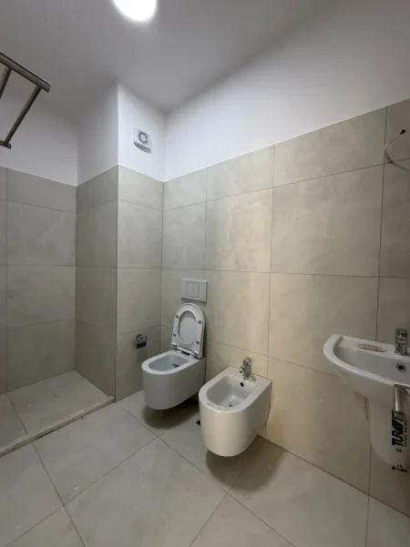 Tirane, jepet me qera apartament 2+1 , 105 m² 70.000 € (rruga Siri Kodra)