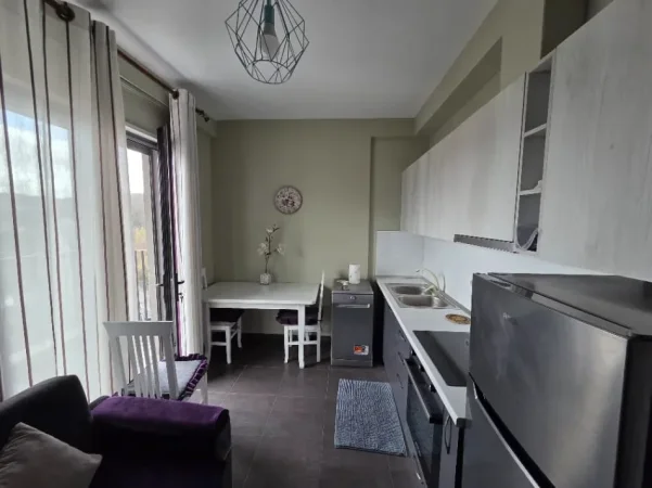 Tirane, jepet me qera apartament 1+1+Ballkon Kati 8, 59 m² 450 € 